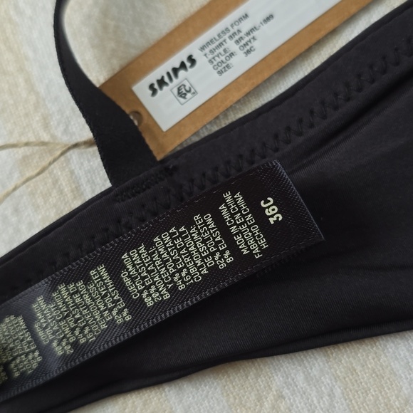 SKIMS Wireless Form Lightly Lined T-Shirt Bra Size:36C Onyx - Picture 4 of 5